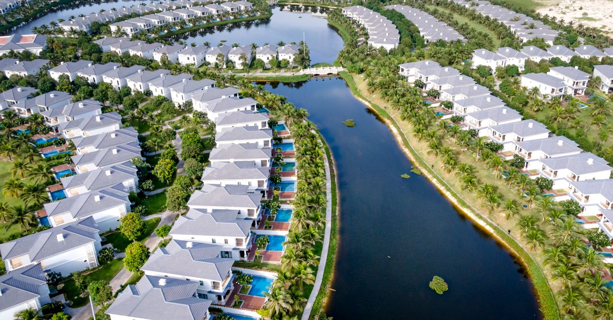 Phuket vs Bali: Where Should You Invest? (2026)